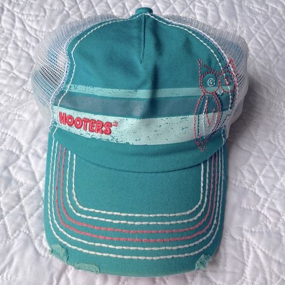 Hooters 🦉 Ball Cap Adjustable - Picture 1 of 4
